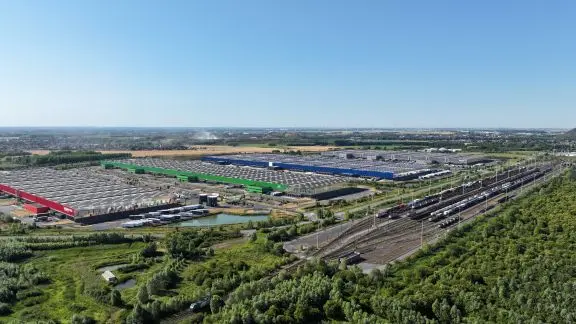 Vue aérienne des entrepôts logistiques construits du site Delta 3